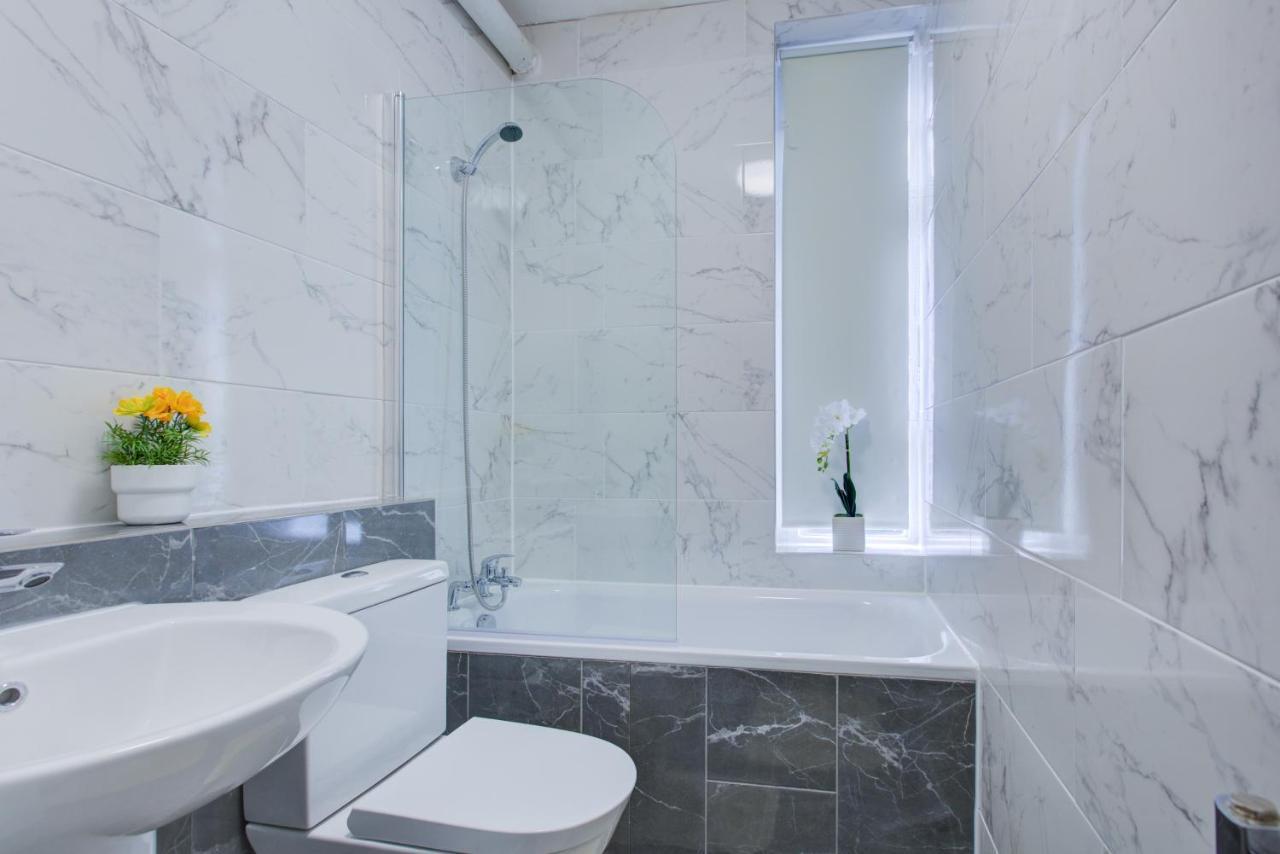 Oxford Street - Mayfair, Central London Budget Apartment Bagian luar foto